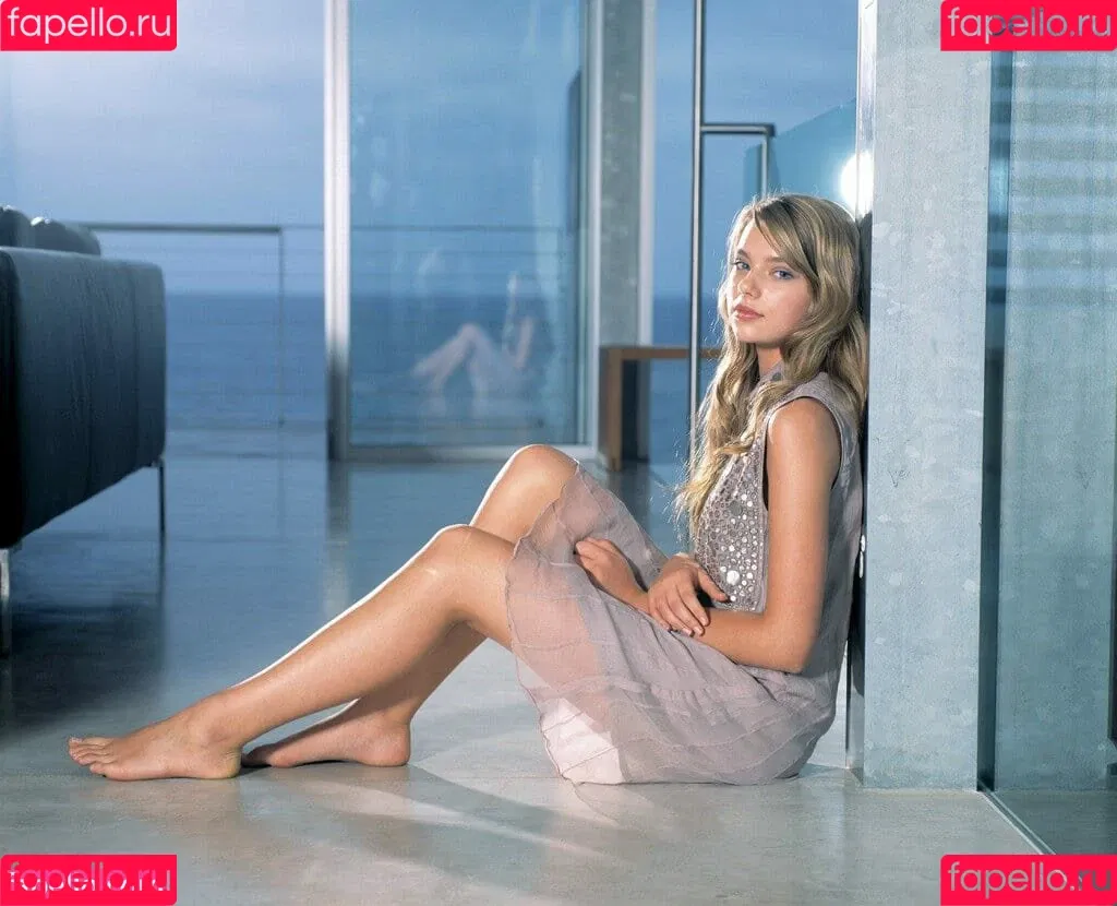 Indiana Evans Onlyfans Photo Gallery 