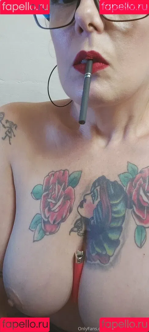 lady.smoker.queen Onlyfans Photo Gallery 