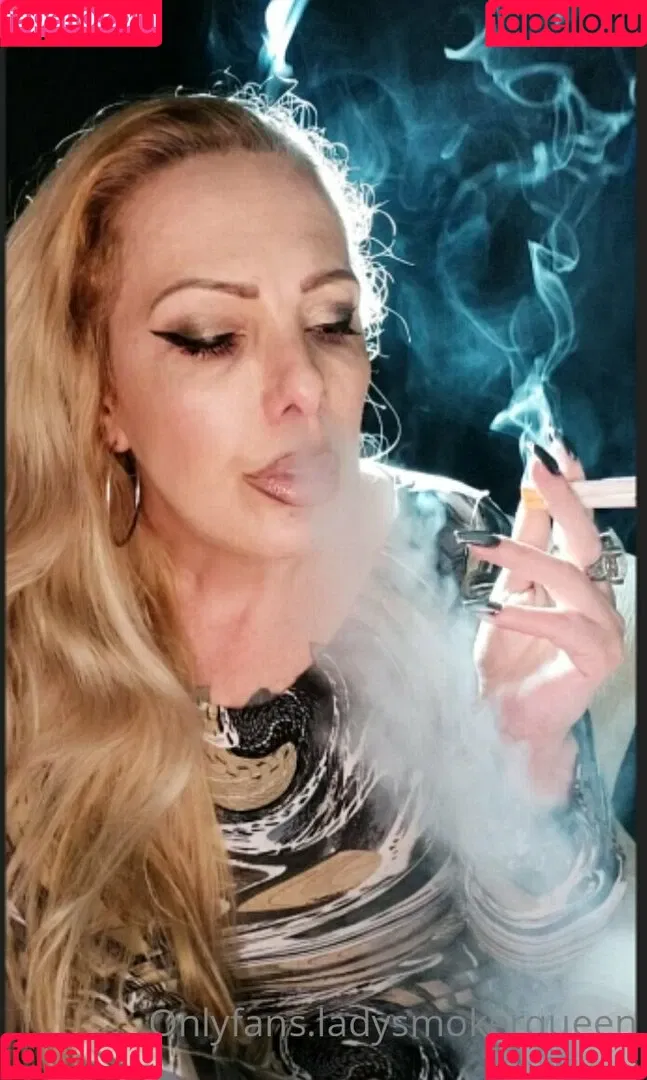 lady.smoker.queen Onlyfans Photo Gallery 