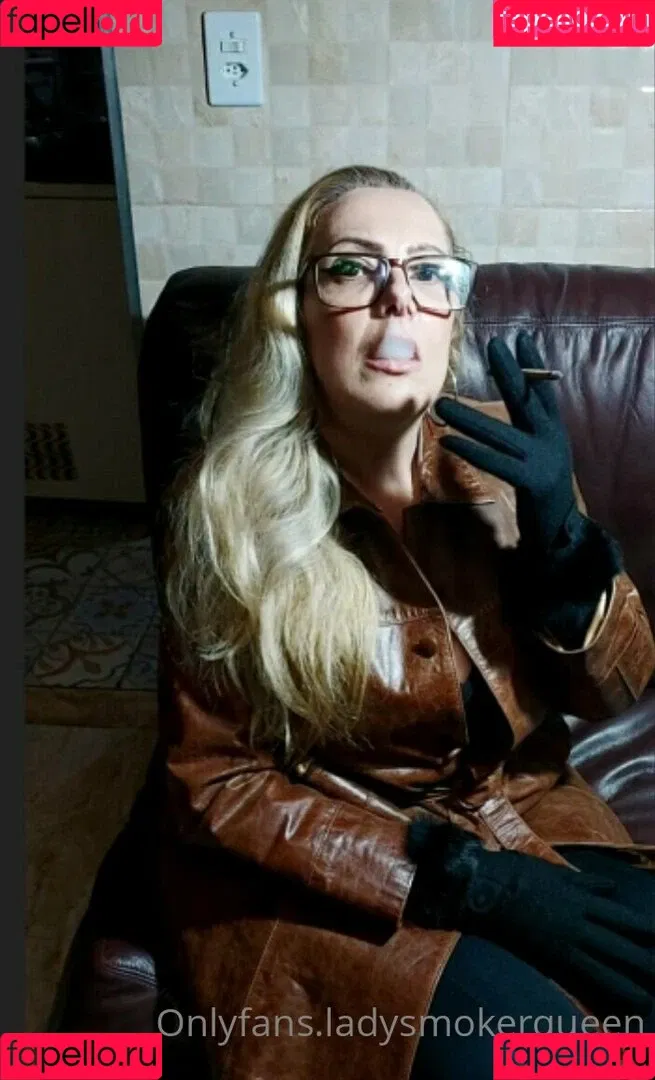 lady.smoker.queen Onlyfans Photo Gallery 