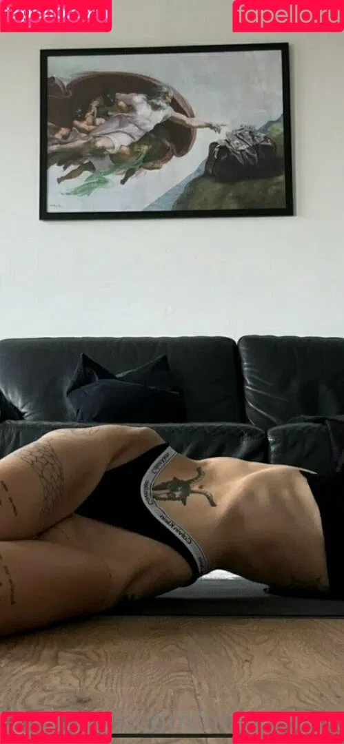 mianextdooor Onlyfans Photo Gallery 