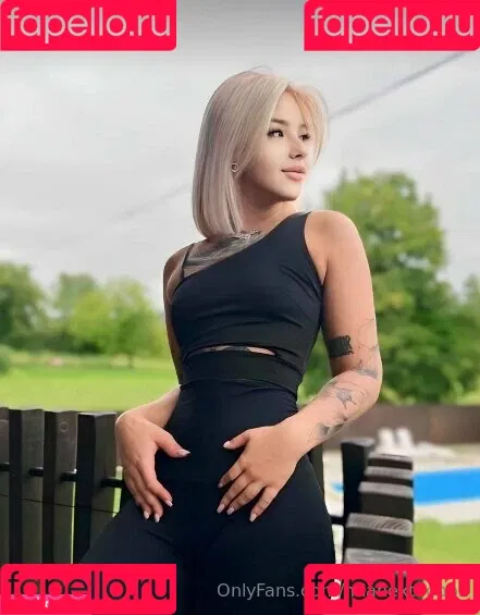 mianextdooor Onlyfans Photo Gallery 