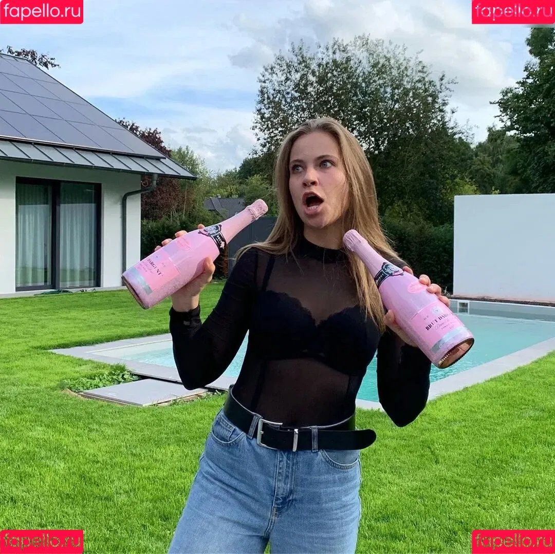 Melina Sophie Onlyfans Photo Gallery 