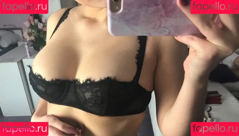 LauraLianaJane Onlyfans Photo Gallery 