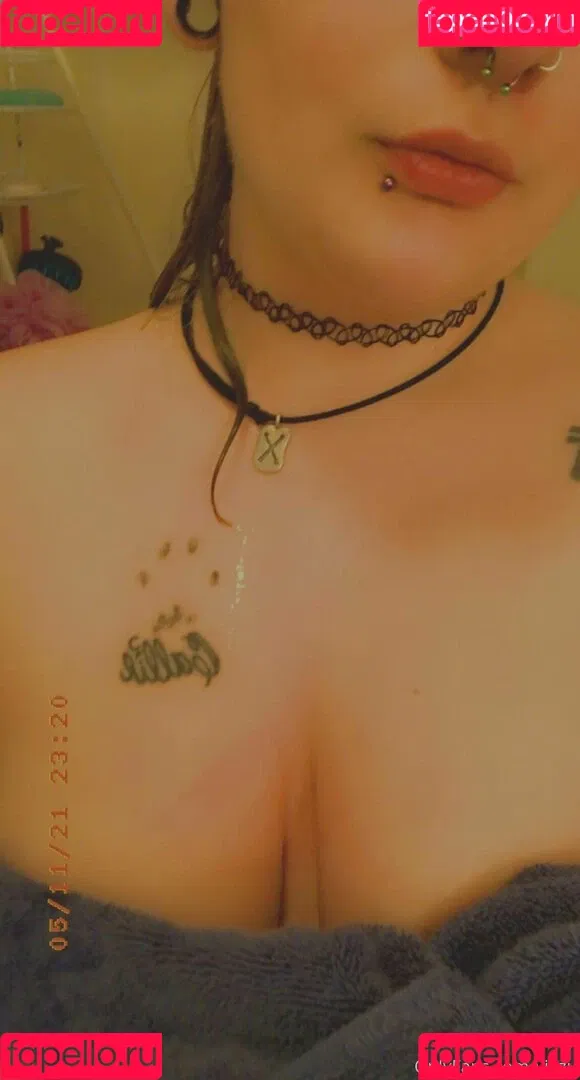 viezu Onlyfans Photo Gallery 