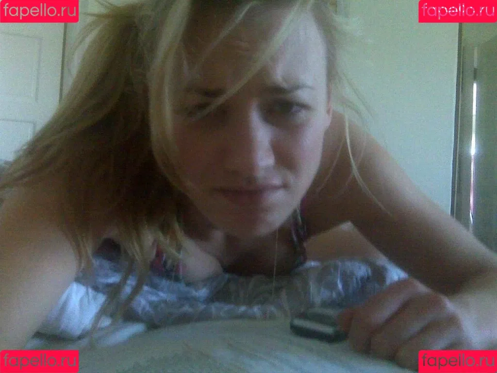 Yvonne Strahovski Onlyfans Photo Gallery 