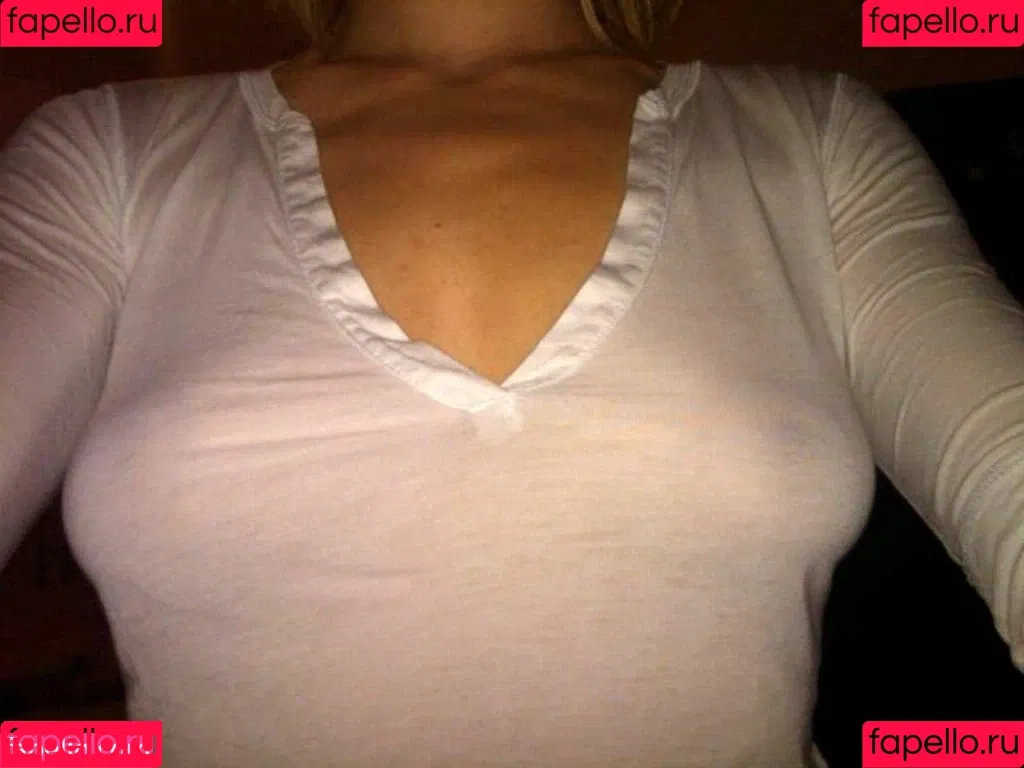 Yvonne Strahovski Onlyfans Photo Gallery 