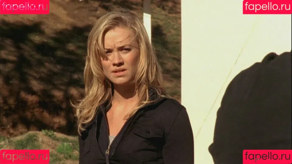 Yvonne Strahovski Onlyfans Photo Gallery 