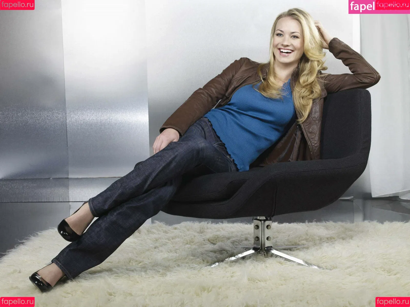 Yvonne Strahovski Onlyfans Photo Gallery 