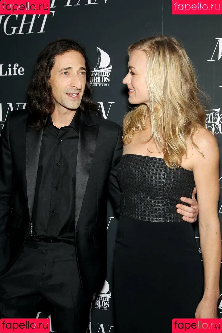 Yvonne Strahovski Onlyfans Photo Gallery 