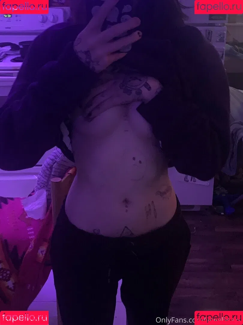 ilovelilsaku Onlyfans Photo Gallery 