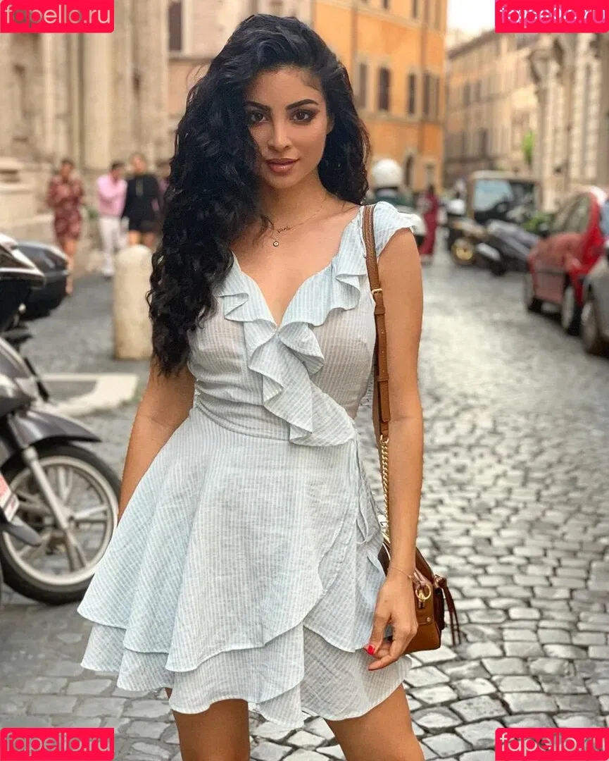 Elwa Saleh Onlyfans Photo Gallery 