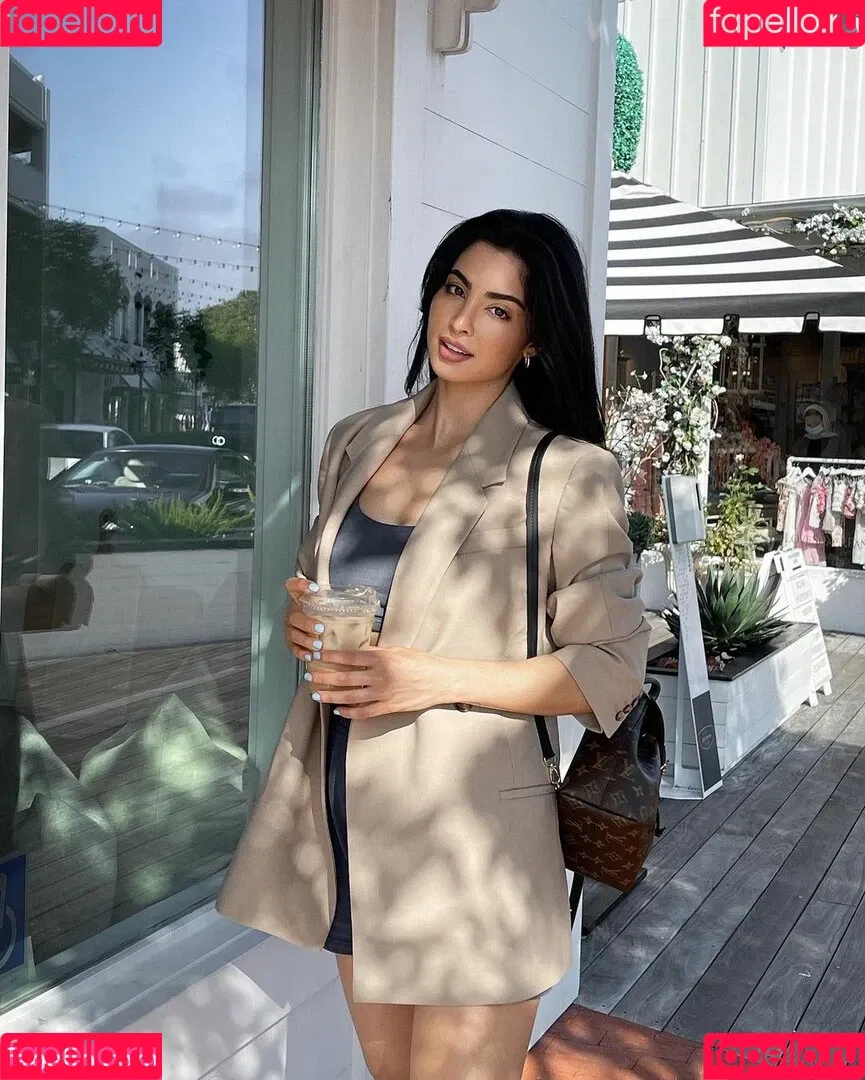 Elwa Saleh Onlyfans Photo Gallery 