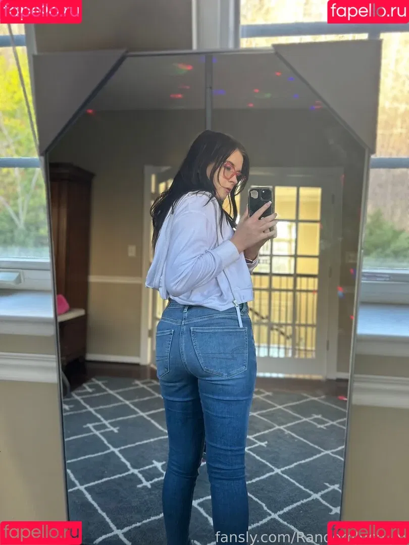 RandomJocelyn Onlyfans Photo Gallery 