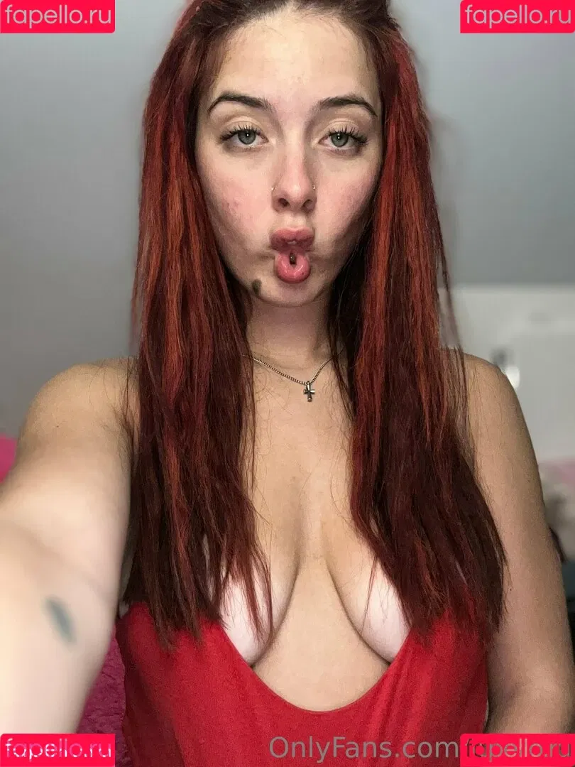 luvvred Onlyfans Photo Gallery 