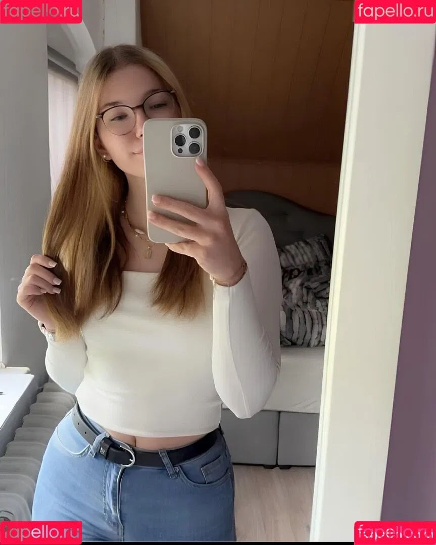 emma.em Onlyfans Photo Gallery 