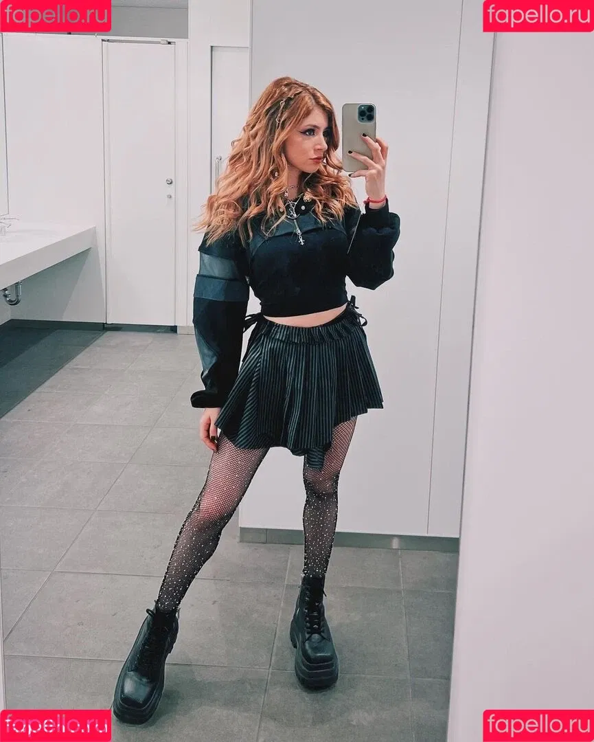 Chrissy Costansa Onlyfans Photo Gallery 
