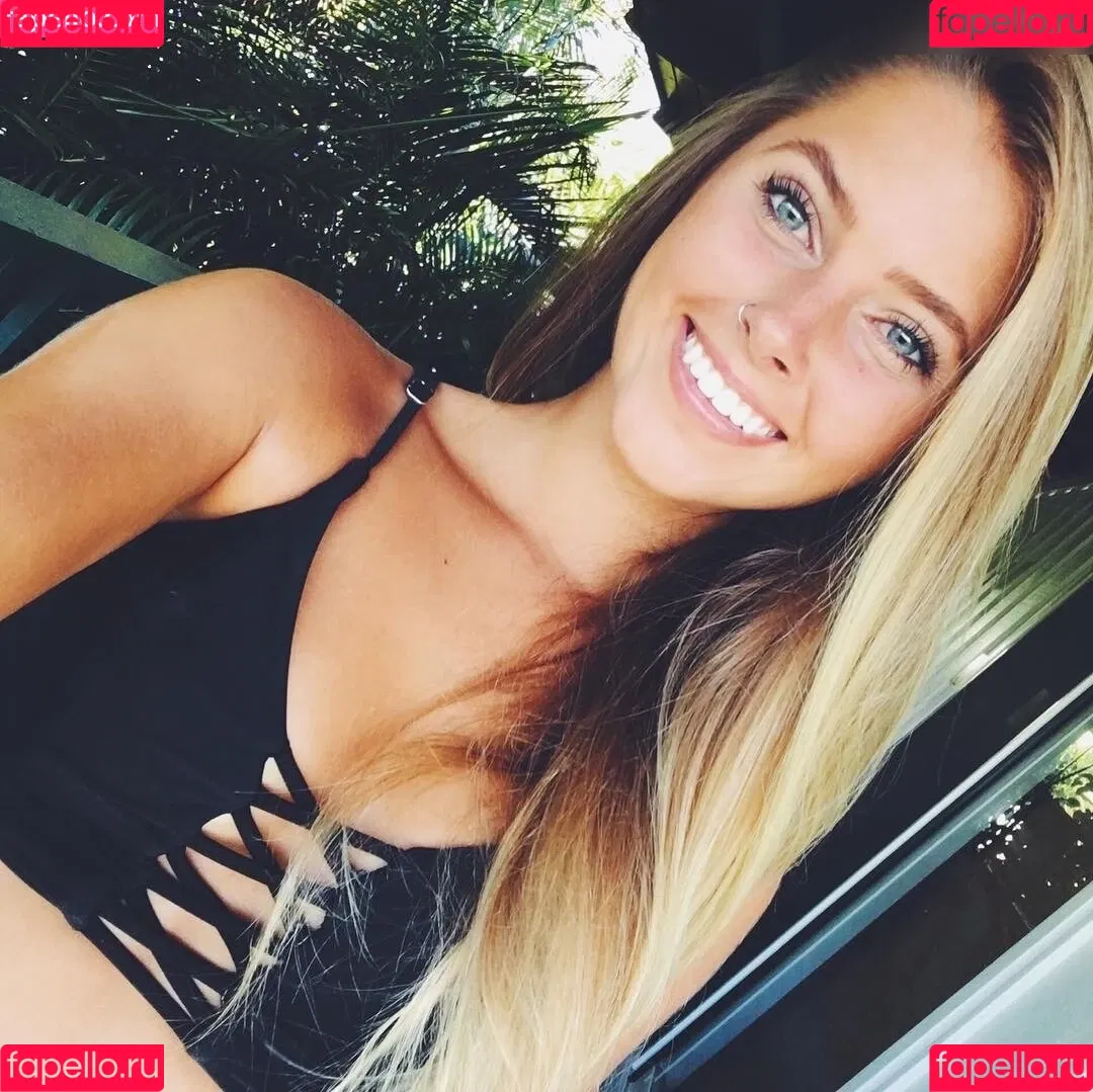 Emily Zeck Onlyfans Photo Gallery 