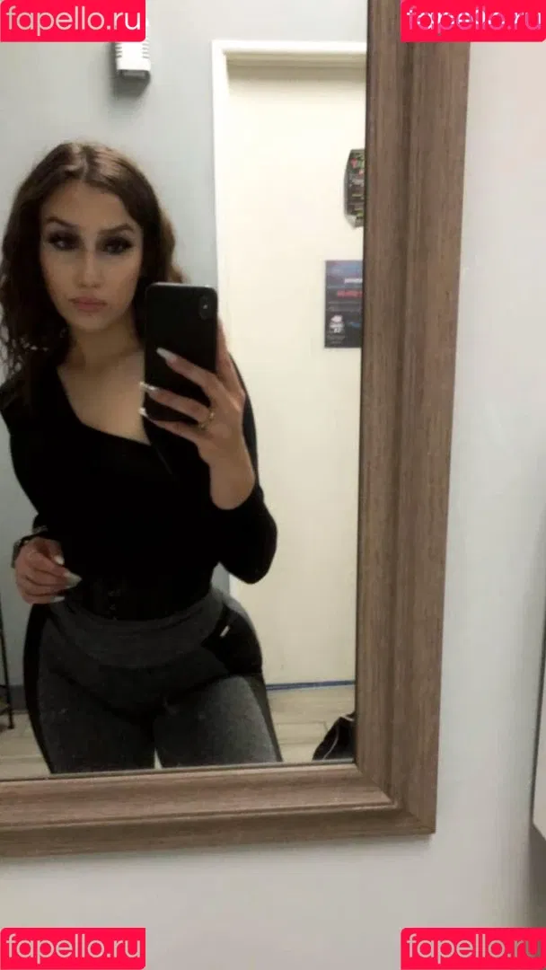Chloe Flores Onlyfans Photo Gallery 