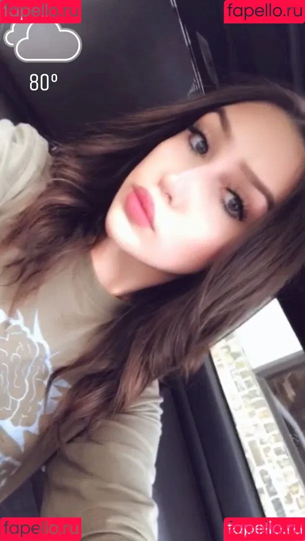 Chloe Flores Onlyfans Photo Gallery 