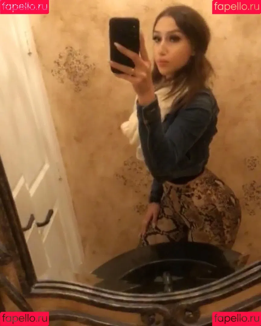 Chloe Flores Onlyfans Photo Gallery 