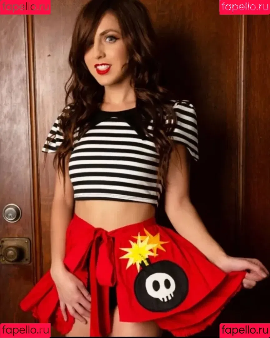 Jen Pop / Jen Razavi Onlyfans Photo Gallery 
