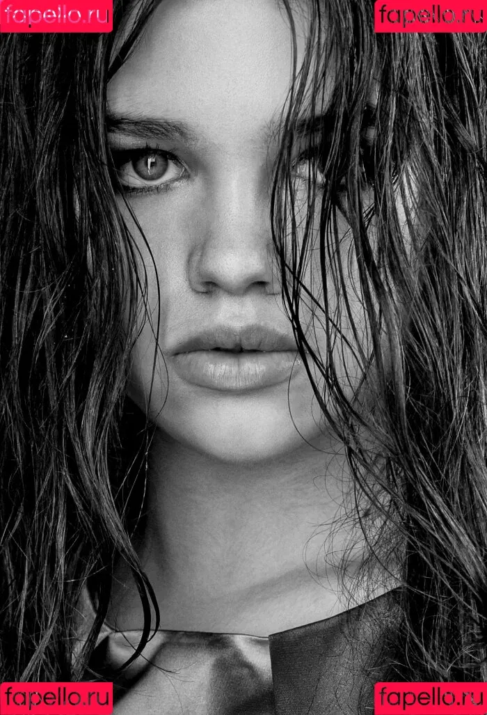 India Eisley Onlyfans Photo Gallery 