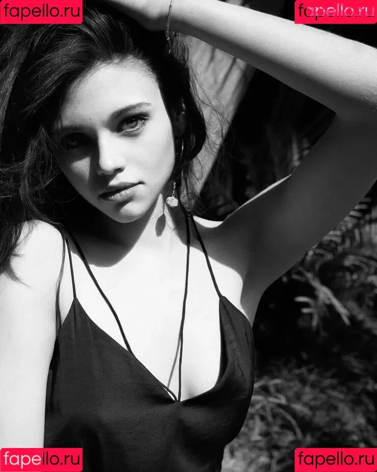 India Eisley Onlyfans Photo Gallery 