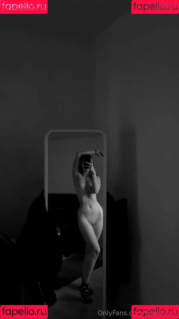 finest.emi Onlyfans Photo Gallery 