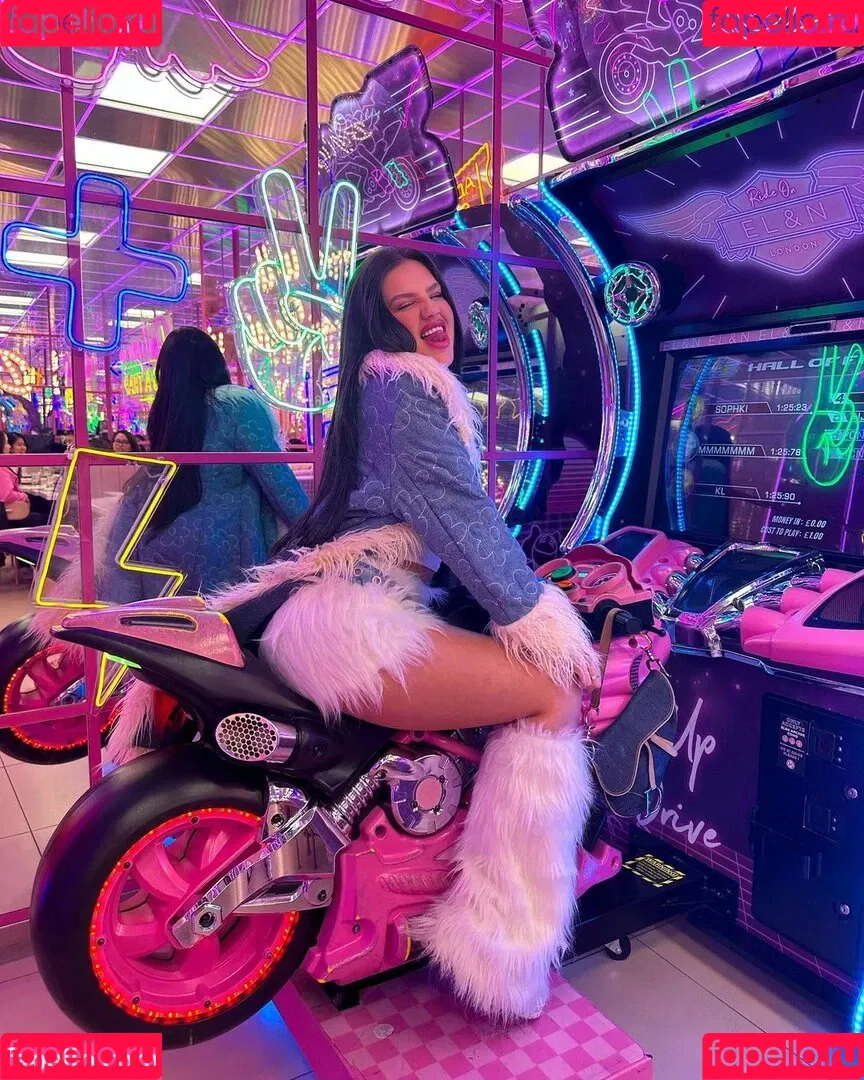 Vivi Wanderley Onlyfans Photo Gallery 