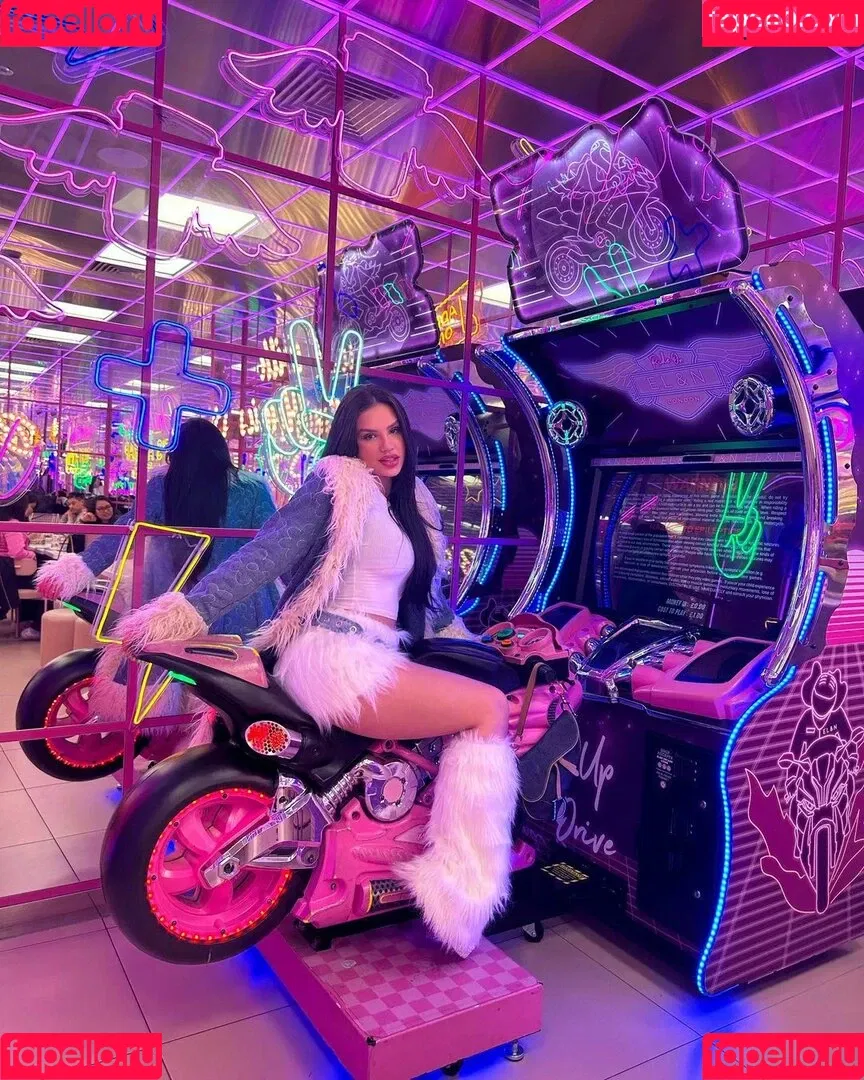 Vivi Wanderley Onlyfans Photo Gallery 