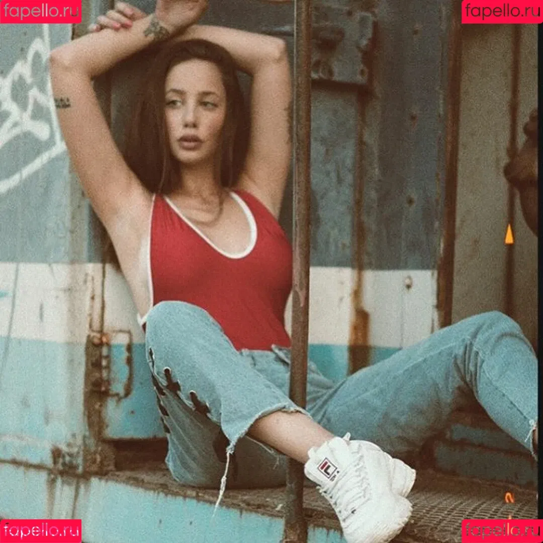 Emuna Zuzut Onlyfans Photo Gallery 