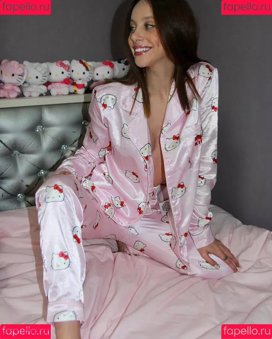 Emuna Zuzut Onlyfans Photo Gallery 
