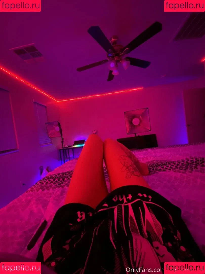 karaismoody Onlyfans Photo Gallery 