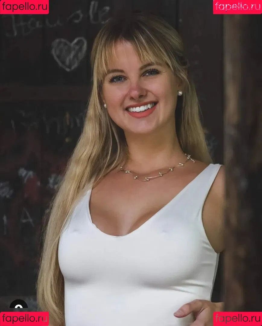 inaacoladaa Onlyfans Photo Gallery 