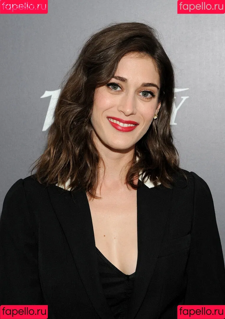 Lizzy Caplan Onlyfans Photo Gallery 