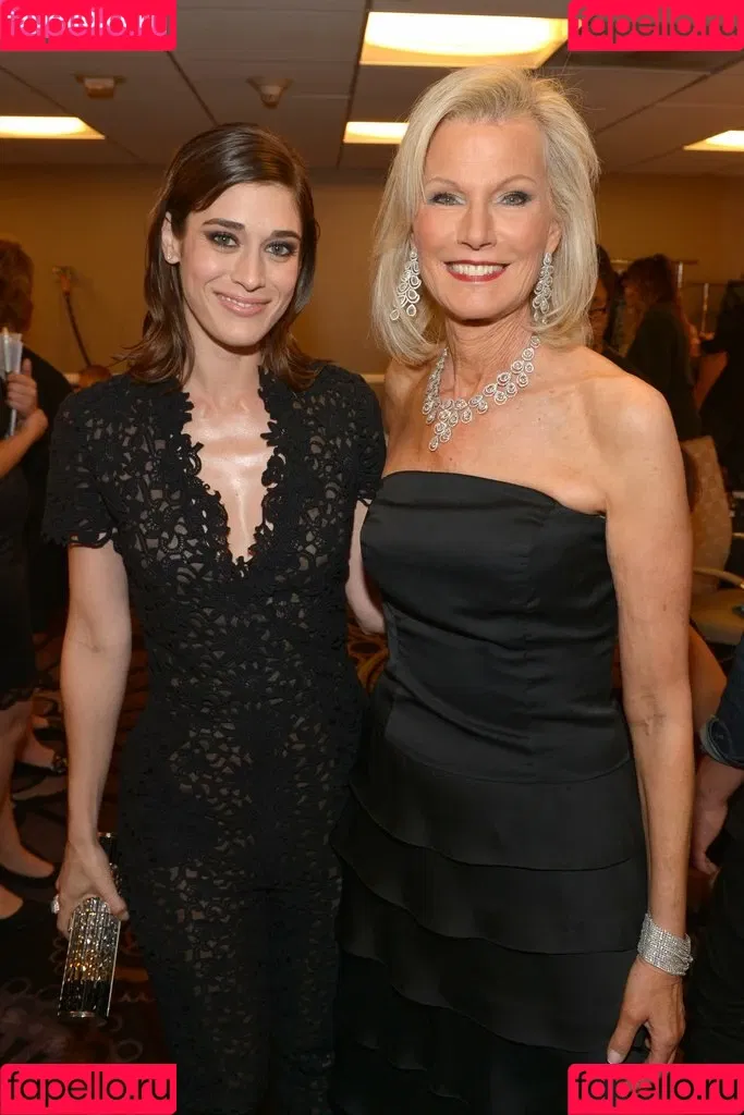 Lizzy Caplan Onlyfans Photo Gallery 