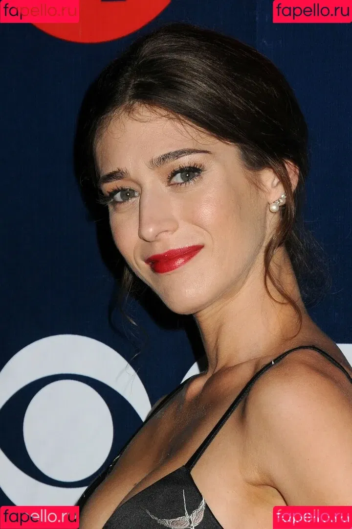 Lizzy Caplan Onlyfans Photo Gallery 