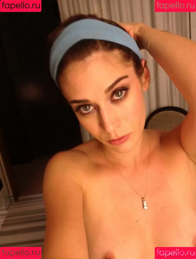 Lizzy Caplan Onlyfans Photo Gallery 
