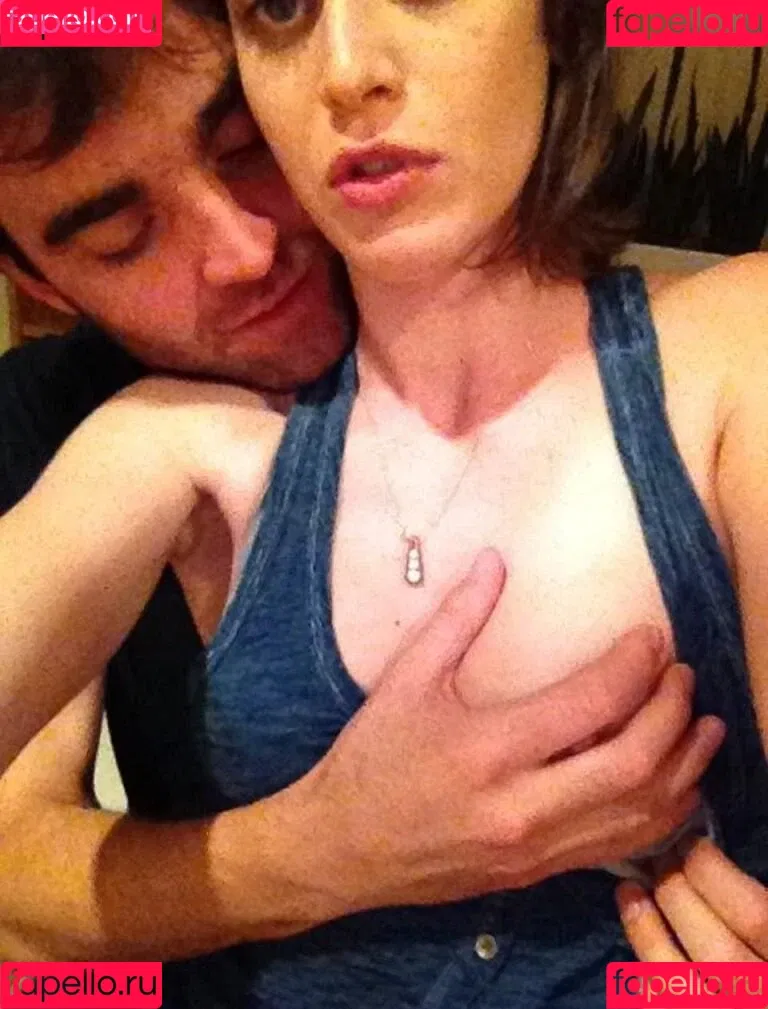 Lizzy Caplan Onlyfans Photo Gallery 