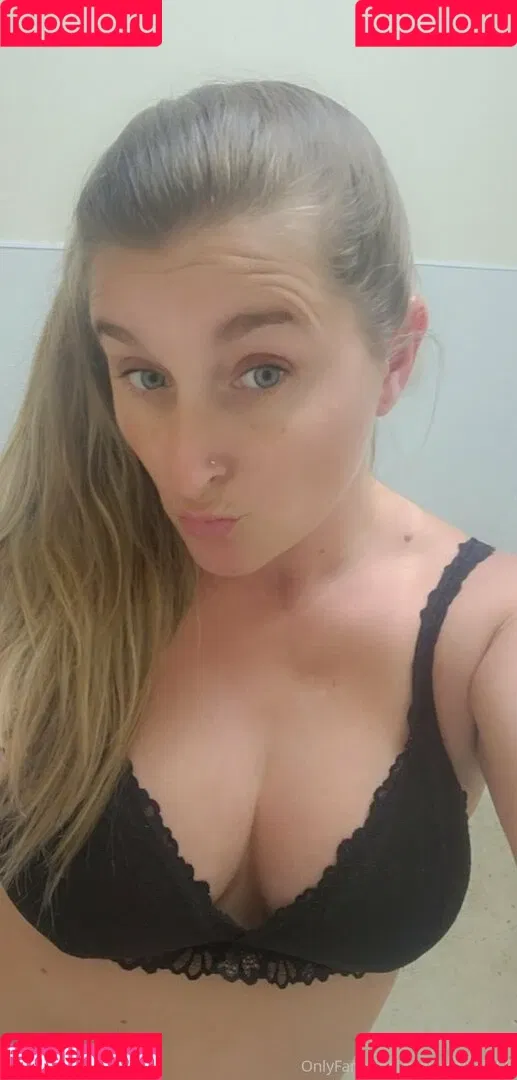 sexyrealwife86 Onlyfans Photo Gallery 