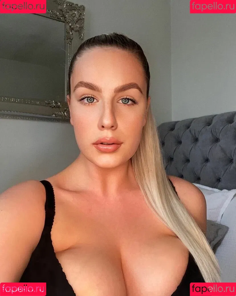Courtney Steadman Onlyfans Photo Gallery 