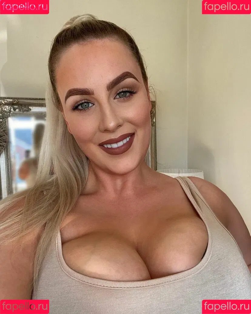 Courtney Steadman Onlyfans Photo Gallery 