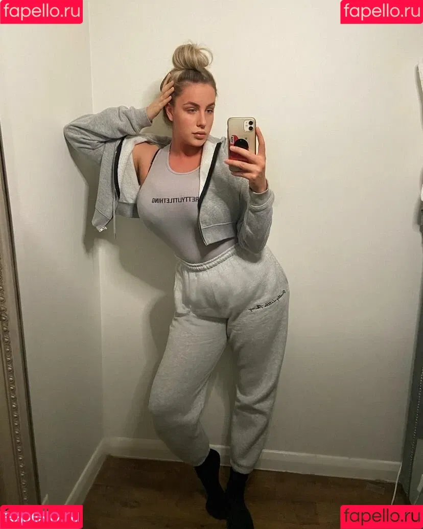 Courtney Steadman Onlyfans Photo Gallery 