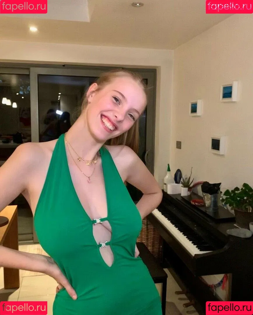 Eliza Goldsmith Onlyfans Photo Gallery 