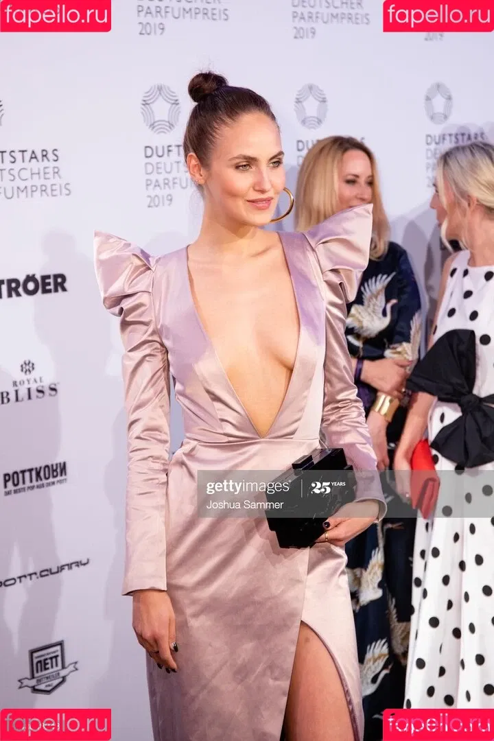 Elena Carrière Onlyfans Photo Gallery 