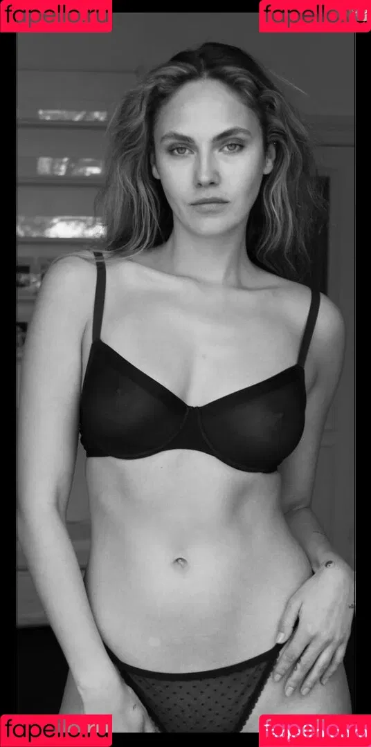 Elena Carrière Onlyfans Photo Gallery 