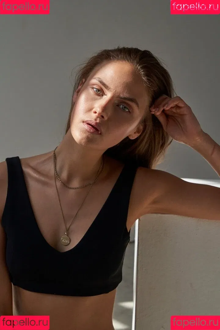 Elena Carrière Onlyfans Photo Gallery 