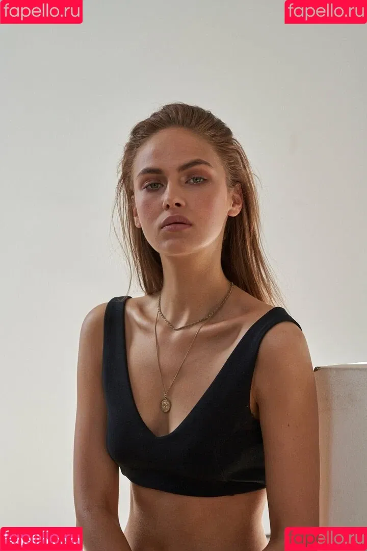 Elena Carrière Onlyfans Photo Gallery 