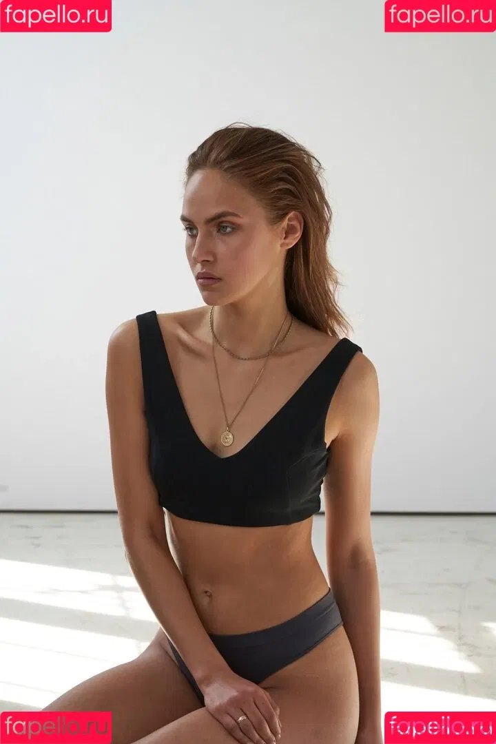 Elena Carrière Onlyfans Photo Gallery 